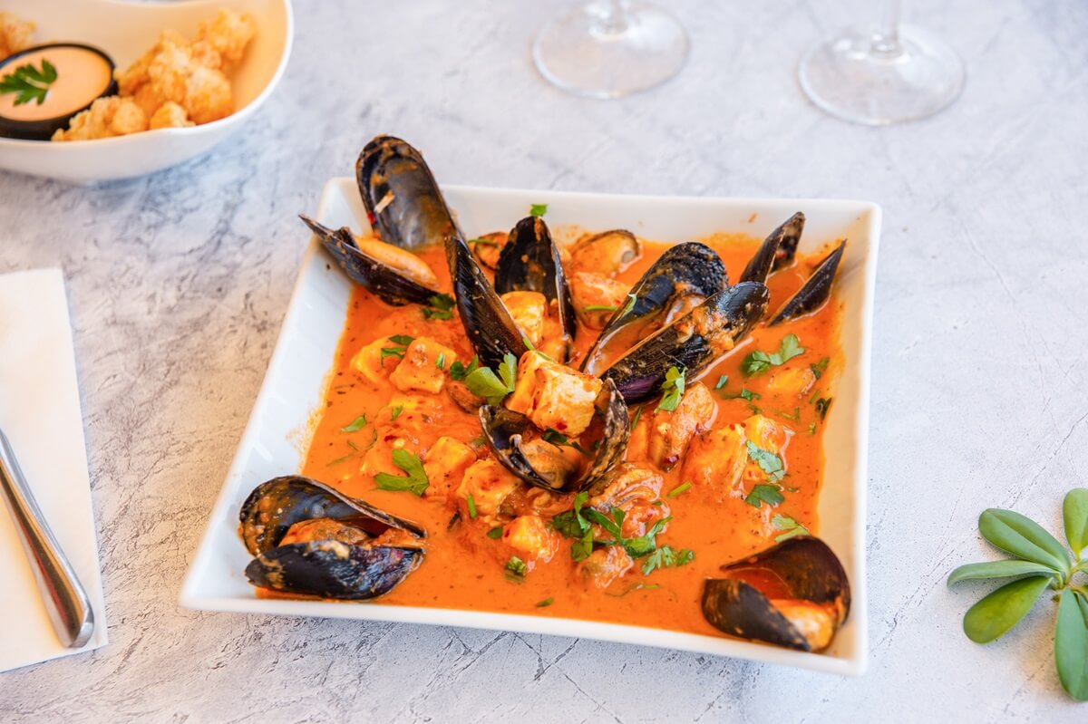 Mussel saganaki